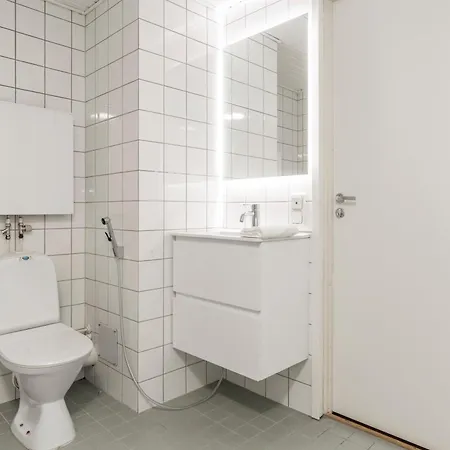 3 Makuuhuonetta, Sauna