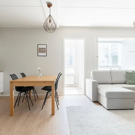 3 Makuuhuonetta, Sauna Helsinki