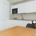 Renovated 3 Bedroom Family With Sauna And Parking *