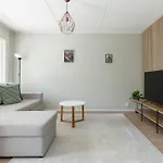 Renovated 3 Bedroom Family With Sauna And Parking * הלסינקי