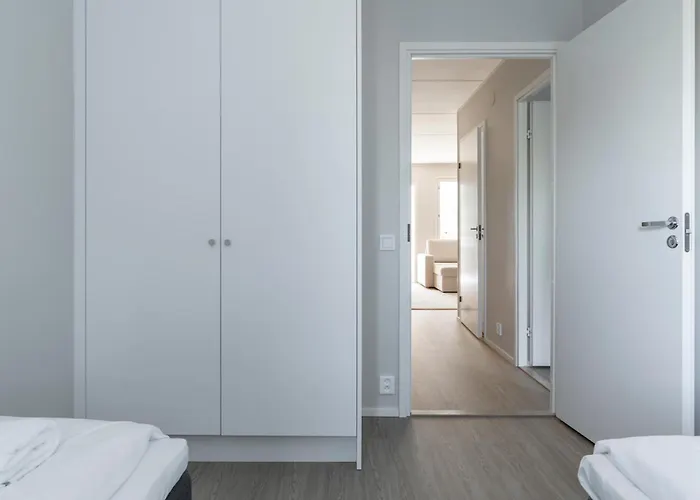 3 Makuuhuonetta, Sauna *