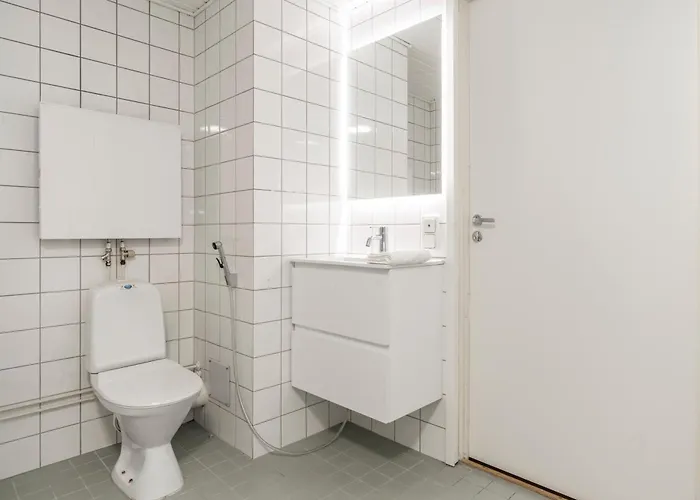 3 Makuuhuonetta, Sauna